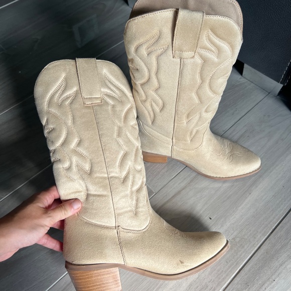 Beige cowgirl shoes - Picture 3 of 7